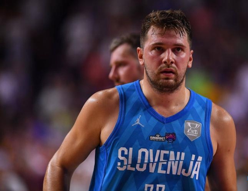 库里用手递 库里用手递